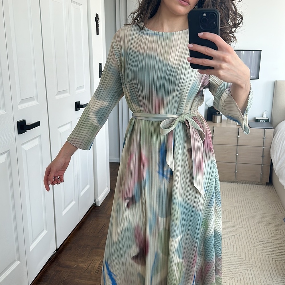 Gorgeous one of a kind flowy runway dress - Picture 4 of 6